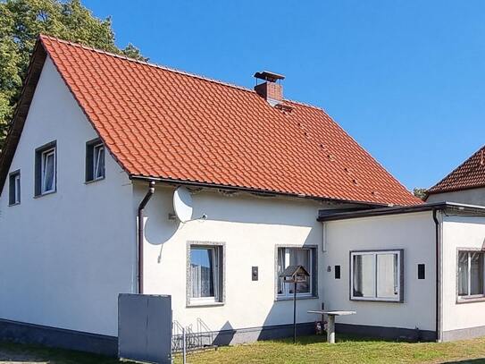 Einfamilienhaus + Ferienbungalow in Ostseenähe