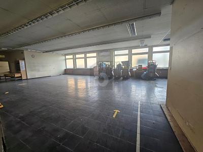 ZENTRALE LOGISTIKHALLE UND BÜRORÄUME