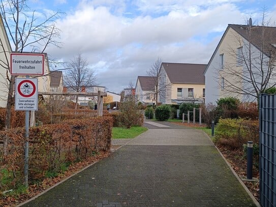 Neuwertiges RMH mit Terrasse, Garten und zwei überdachten Parkhausstellplätzen in MA-Waldhof