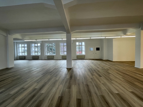 FRISCH RENOVIERTES BÜRO AUF 255m² IN ZENTRALER LAGE