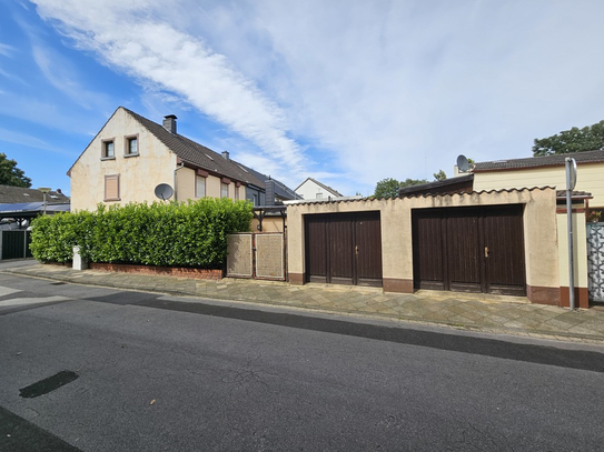 Renovierungsbedürftiges Reihenendhaus mit Anbau und Doppelgarage in Viersen-Dülken