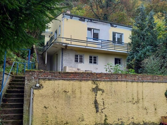 Renovierungsbedürftiges Haus für Handwerker