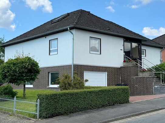 Einfamilienhaus mit Wintergarten und zwei Terrassen in gepflegtem Garten, Nähe Göttingen