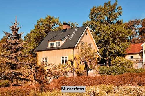 Einfamilienhaus und Doppelgarage