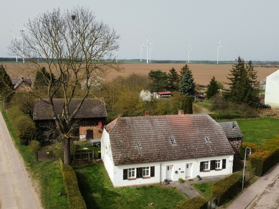 Großes Haus mit Scheune in der grünen Uckermark