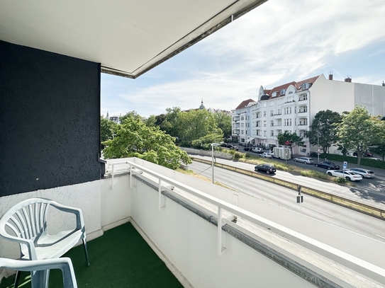 Ecke Bundesplatz. Vermietetes Balkon Apartment mit TG-Stellplatz