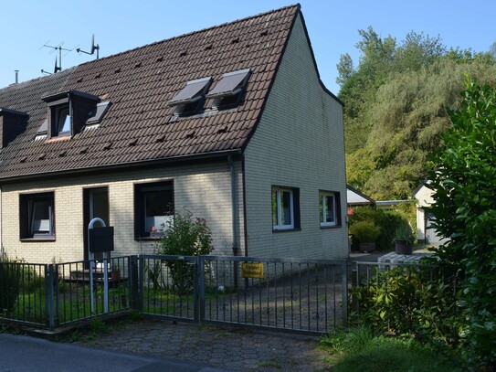 Charmantes Einfamilienhaus in Düsseldorf-Unterbach direkt am Unterbacher See....