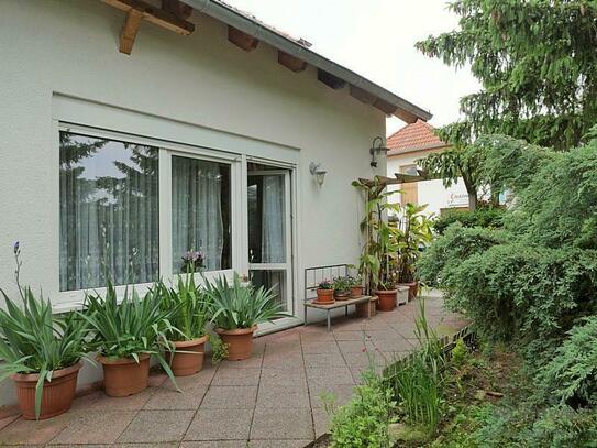 (EF0804_M) Erfurt: Urbich, großes möbliertes Apartment mit Dusche, separatem Hauseingang, WLAN, ruhige Wohnlage