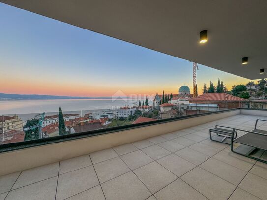 OPATIJA, ZENTRUM - exklusives Penthouse mit Aussicht, Pool und Garage