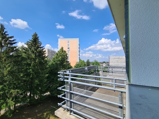 renovierte Balkonwohnung mit Ausblick, auf Wunsch mit Stellplatz