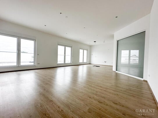 *** Exklusive Penthouse-Wohnung mit großer Dachterrasse und zwei Stellplätzen ***