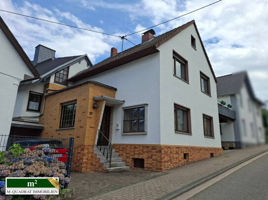 Einfamilienvorderhaus mit modernem Einfamilienhaus-Anbau (1984) 
in stadtnaher schöner Lage.