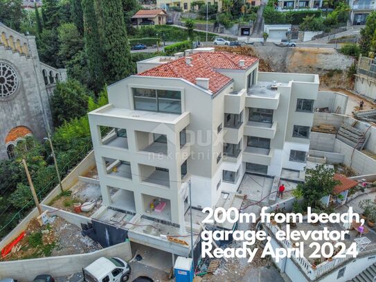 OPATIJA, ZENTRUM - 2BR + BA mit einem Garten von 110m2 in einem neuen Gebäude, Garage, Zentrum von Opatija, Meerblick