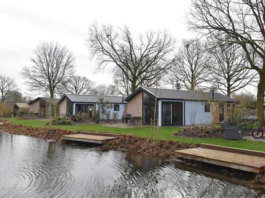 Schönes Ferienhaus am Wasser (2348)