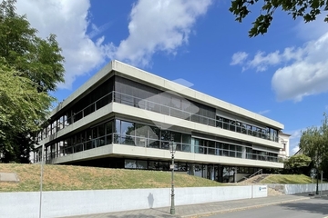 Moderne Büroflächen mit unverbaubarem Rheinblick