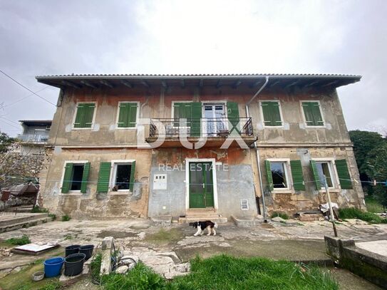 RIJEKA, KOZALA – freistehende alte italienische Villa aus dem Jahr 1912 mit Meerblick und 2.383 m2 Garten! GELEGENHEIT!