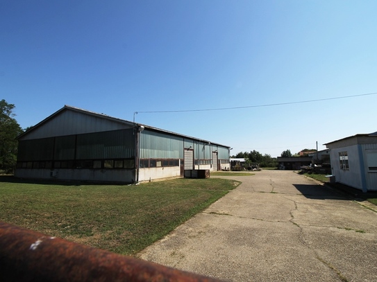 IHR UNGARN EXPERTE verkauft eine Industriehalle mit 4.465 m2 Grundstück in Söpte bei Szombathely