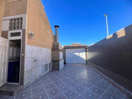 Villa in Torrevieja with 5