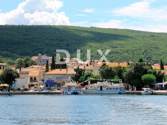 INSEL KRK, PUNAT - Apartment in ausgezeichneter Lage, erste Reihe zum Meer