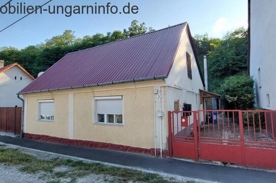 Einfamilienhaus in einer ruhigen Straße von Kaposvár zu verkaufen