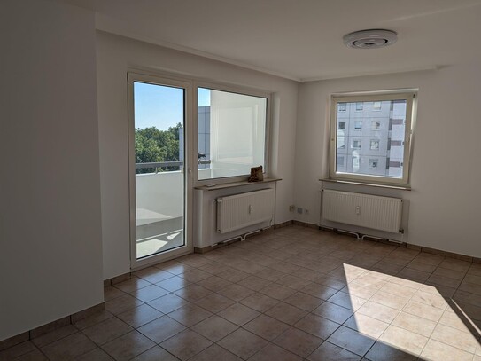 Helles Studioapartment mit neuer Küche, Balkon und Tiefgaragenstellplatz in Frankfurt Sachsenhausen