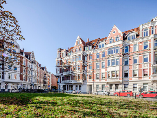 VIEREINHALB-ZIMMER-WOHNUNG IN HANNOVER / LINDEN