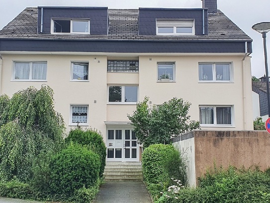 Gepflegte ca. 82 m² große 3-Zimmer-Dachgeschosswohnung mit Loggia, Tageslichtbad und Garage