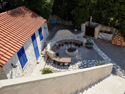 Insel Krk, Malinska - Steinvilla mit Pool und Meerblick