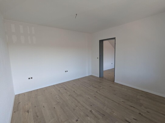 Erstbezug nach Sanierung: Helle 2-Zimmer-Wohnung mit großem Balkon und Aussicht