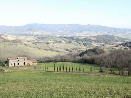 Zu Renovierendes Landhaus mit Blick auf die toskanische Landschaft