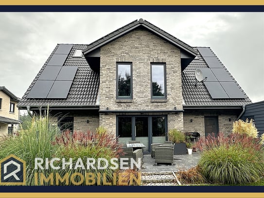 Neuwertiges Einfamilienhaus mit Garage und PV-Anlage mit Speicher im KfW-55-Standard in Enge-Sande