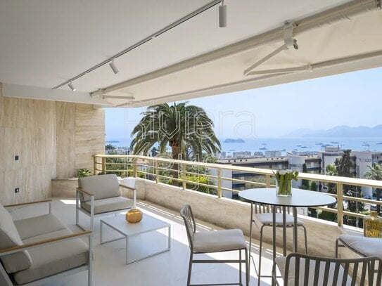 CANNES, CALIFORNIE: 3-bed flat, large terrace, panoramic sea view