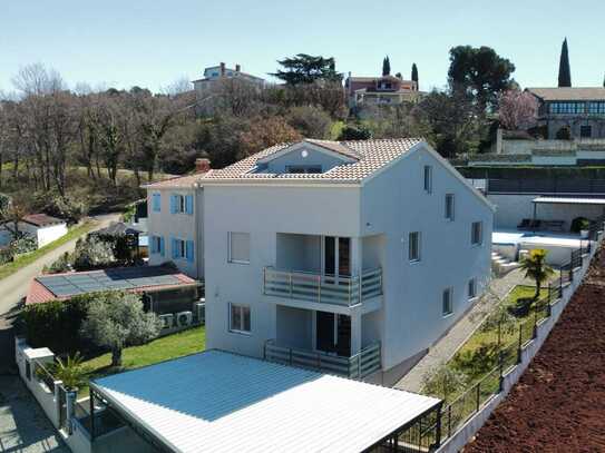 Ein schönes Haus mit Swimmingpool und Meerblick, in der Nähe von Poreč, 2 km vom Strand entfernt