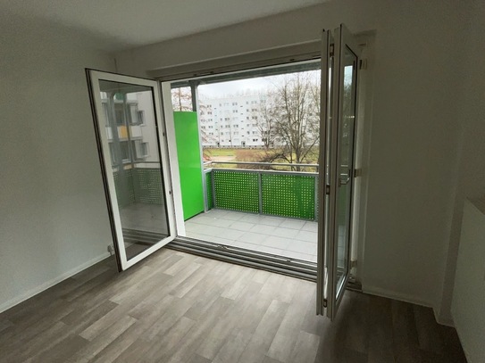 *Herrliche 3-Raum-Wohnung mit Flügeltüren und riesigem Balkon in Chemnitz!*