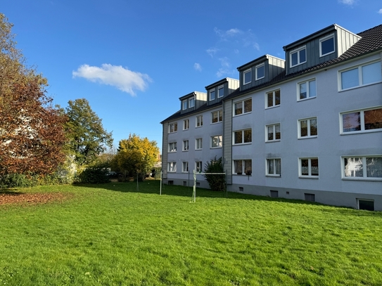 SIEGBURG ZANGE, 2 Zimmer-Wohnung im EG ca. 63 m² Wfl. Diele, Bad, Balkon, EBK, Wasch,- Trockenraum