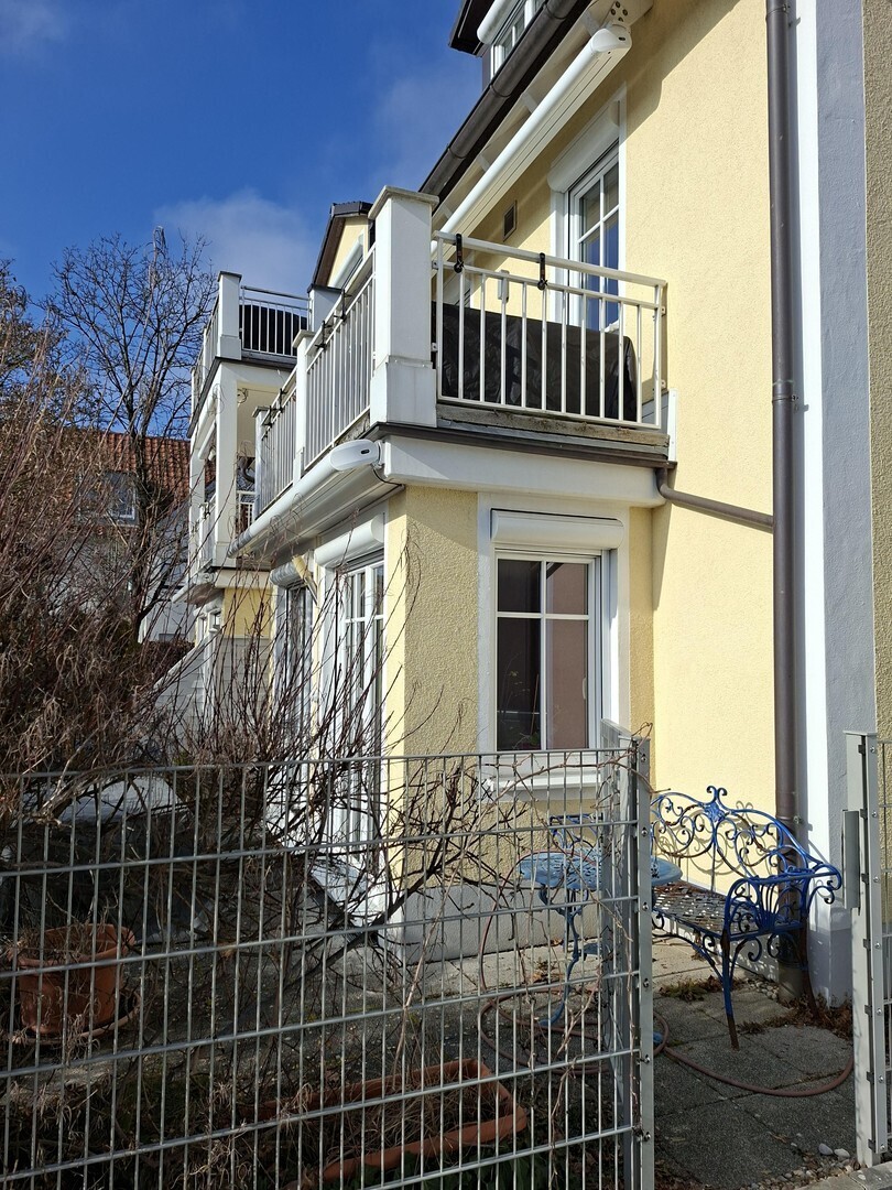 Gepflegte Erdgeschoss-Wohnung mit Lift, Gartenanteil und Stellplatz