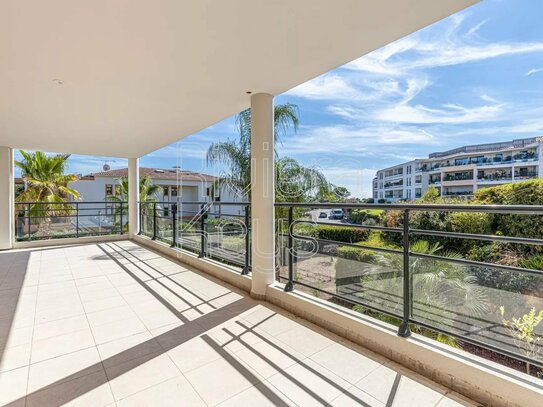 3-bed flat, garden level, pool, Saint-Raphaël