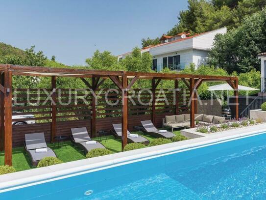 Villa am Wasser mit Pool zum Verkauf in Sibenik, Kroatien