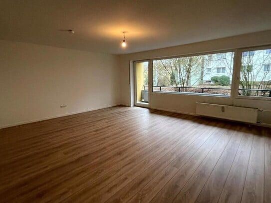 *Provisionsfrei* Moderne 3,5-Zimmer Erdgeschosswohnung mit Garage und großem Balkon