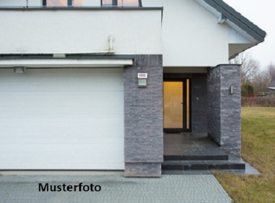 2-Familienhaus mit 2 Garagen in familienfreundlicher Wohnlage ++ Ohne Provision ++