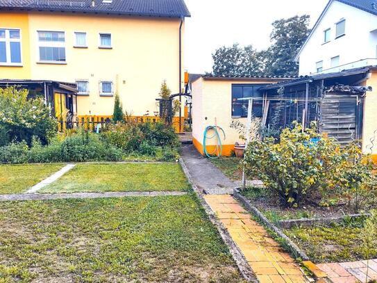 Gemütliches Haus mit großem Garten in guter LAGE freut sich auf neue Eigentümer!