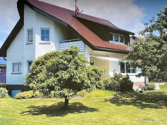 Geräumiges Haus mit großem Garten in ruhiger Lage, mit Einliegerwohnung und Doppelgarage