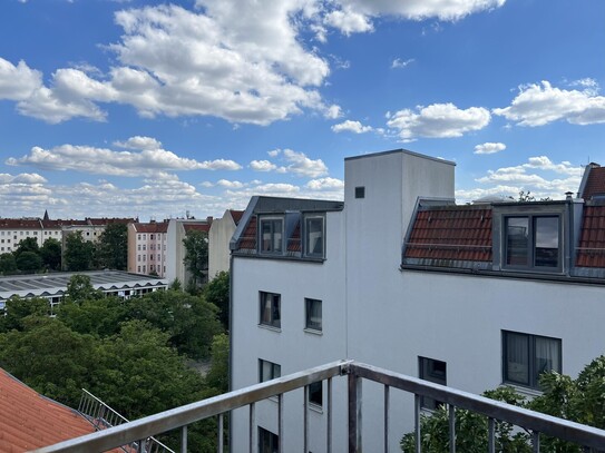 Bezugsfreies Dachgeschoss-Apartment mit Dachterrasse im Prenzlauer Berg – Privatverkauf