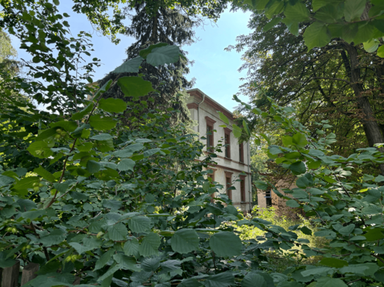 Freistehende Villa unter Denkmalschutz, mit einem großen Grundstück in exzellenter Wohnlage !!