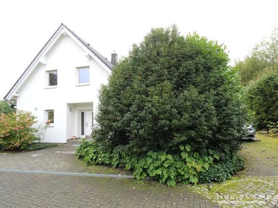 Möbliert / Furnished - Einfamilienhaus mit großem Grundstück in Dresden-Zaschendorf / 8 Personen