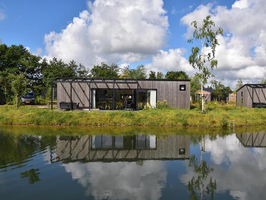 Verspieltes Ferienhaus am Wasser (2574)