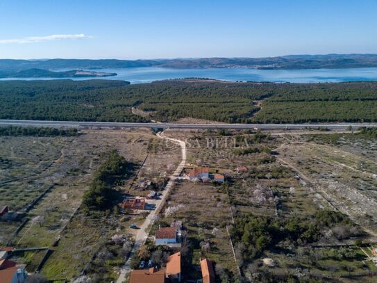 Grundstück Bićine, Skradin, 3.100m2