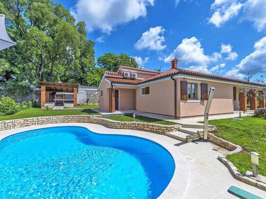 Schönes Bungalow mit Pool, in der Nähe von Poreč, Istrien