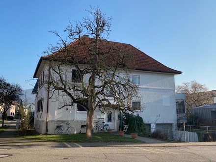 Sanierungsbedürftiges 2 Fam.-Wohnhaus mit Charme, Garten, Garagen und Ausbaureserve in Sinzheim!