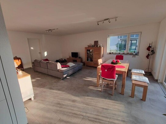 Schöne helle, sonnige 3 Zi- Neubauwohnung mit Einbauküche, Terrasse, AA und TG in Bruchsal